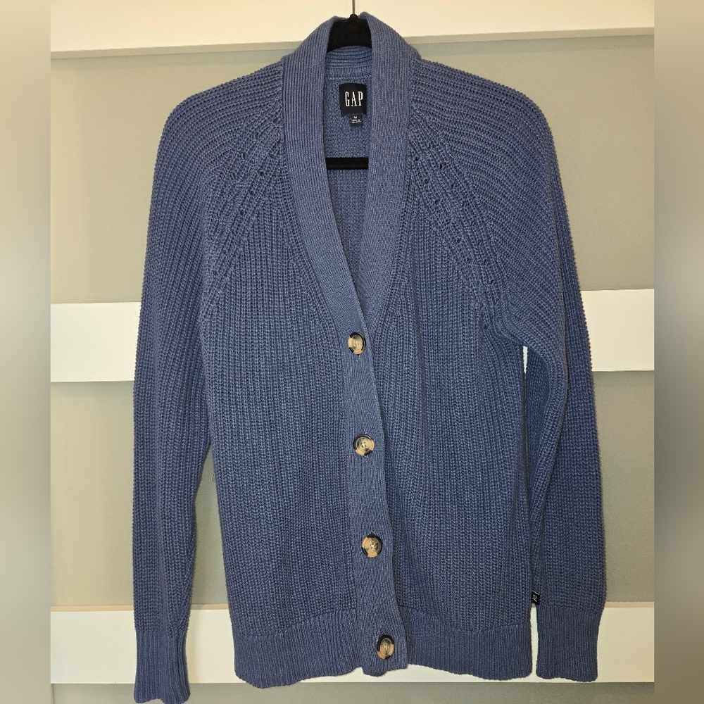 Gap sweater